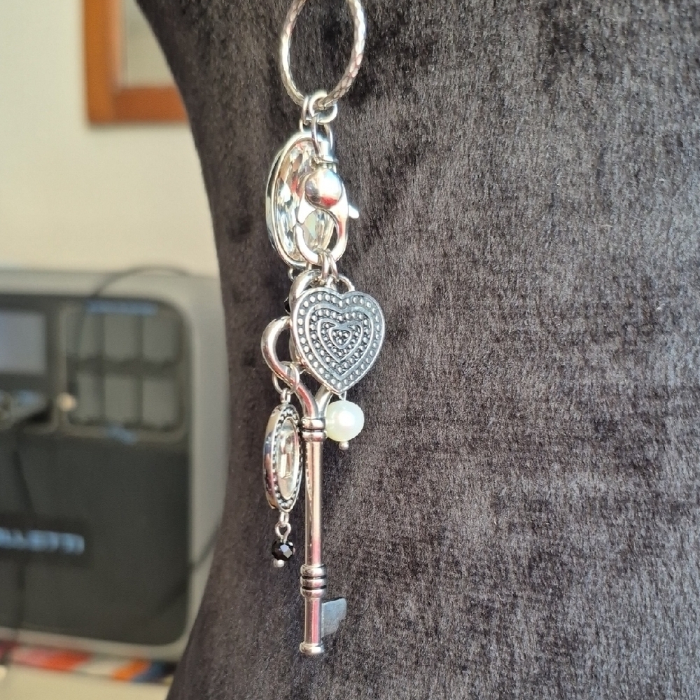 Tocara Exceptional Silver Necklace with Darling Charms (J73) - Picture 4 of 11